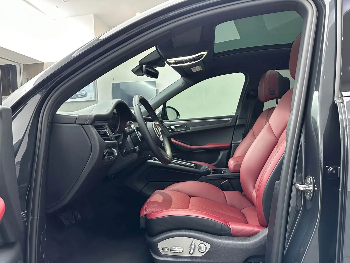 Porsche Macan 2022 — Photo 10/20