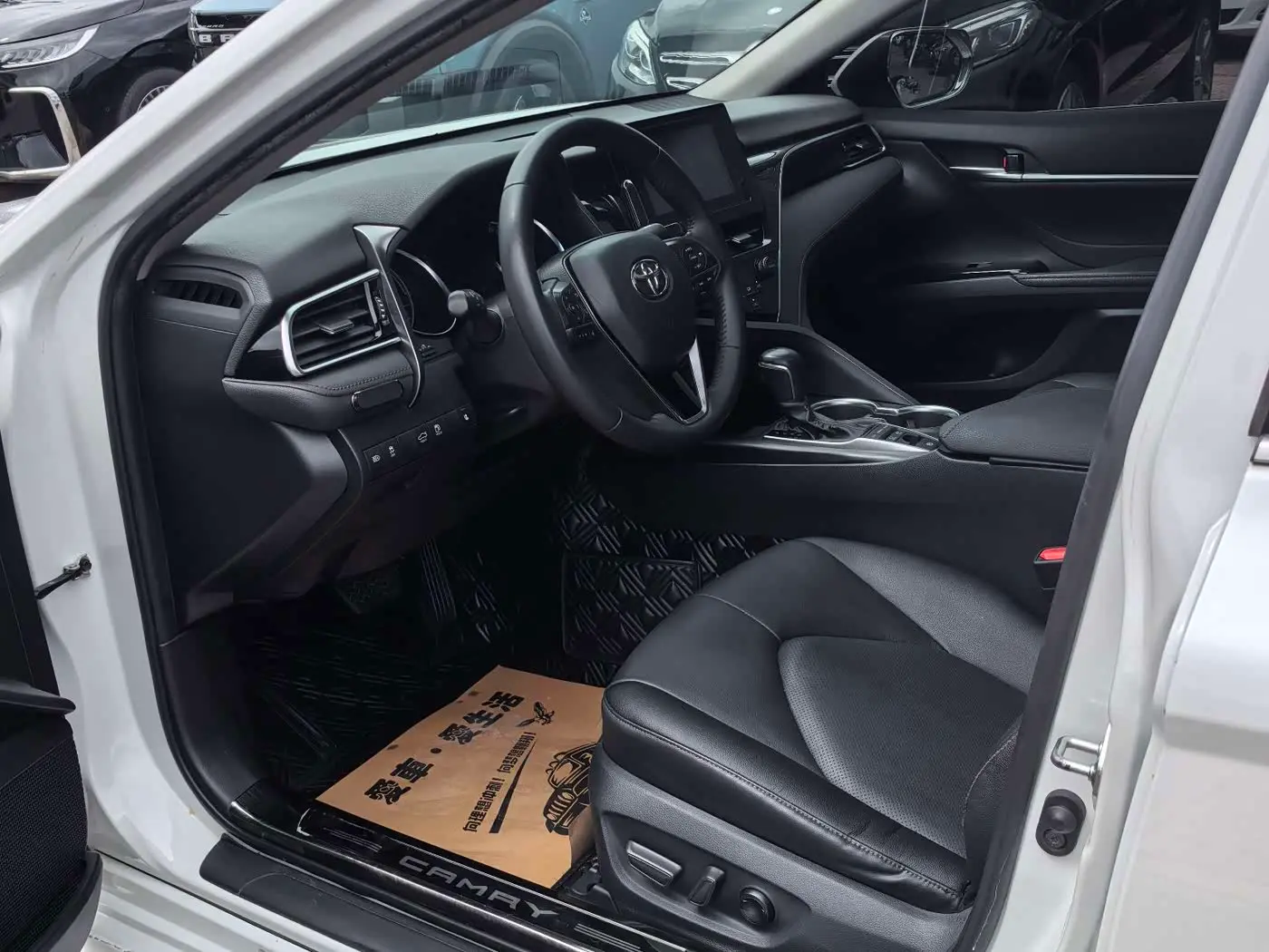 Toyota Camry 2021 — Photo 8/20