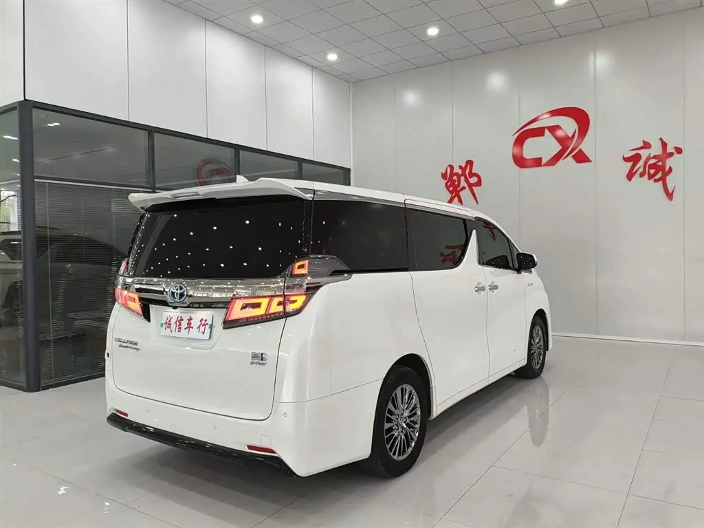 Toyota Vellfire 2021 — Photo 4/17