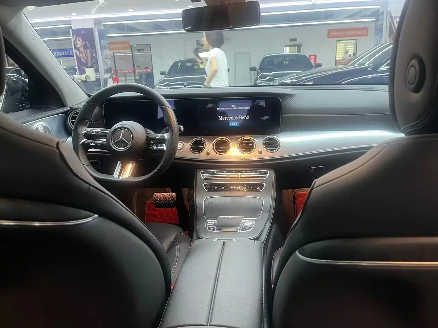 Mercedes-Benz E-Class 2022 — Photo 9/12