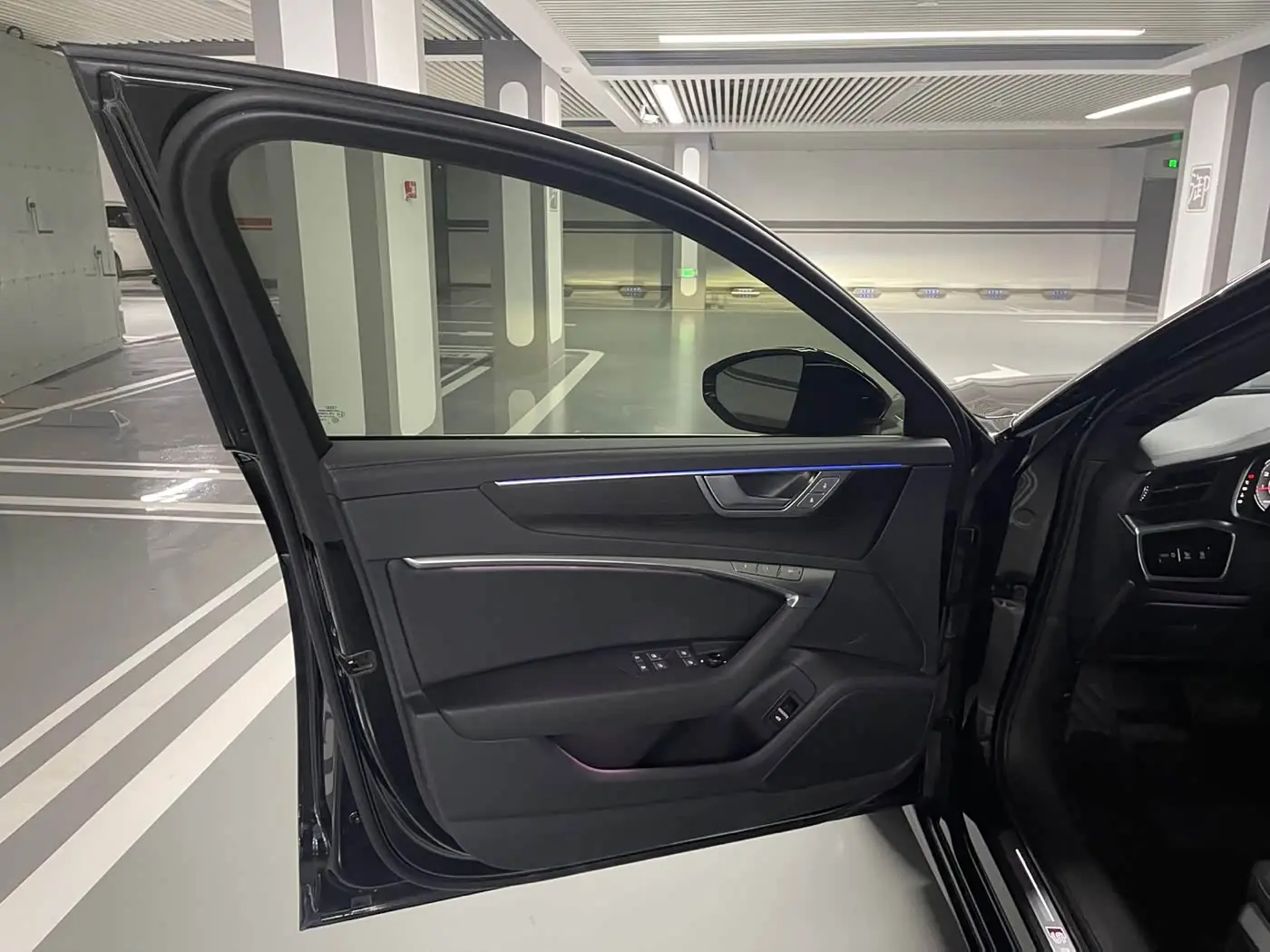 Audi A6L 2024 — Photo 6/20
