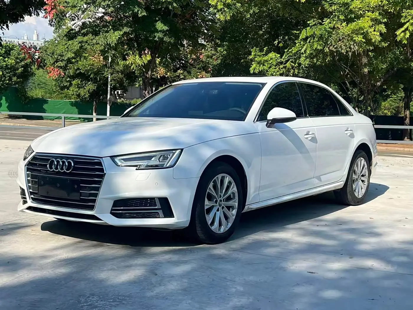 Audi A4L 2020 — Şəkil 1/9