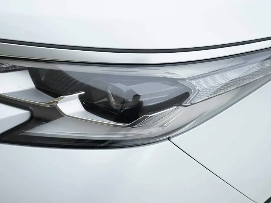 Toyota Sienna 2023 — Şəkil 13/19