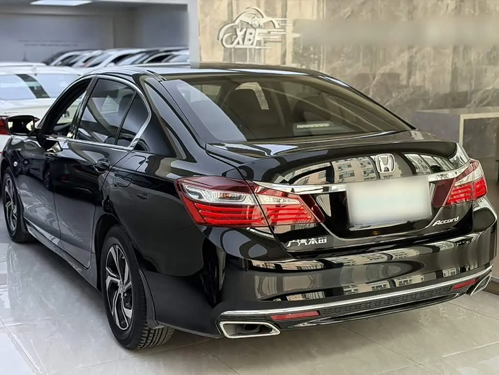 Honda Accord 2018 — Фото 4/12