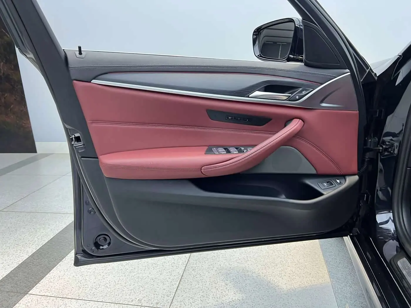 BMW 5 Series New Energy 2024 — Photo 3/10