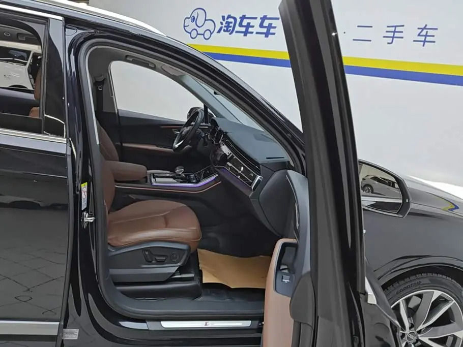 Audi Q7 2021 — Photo 8/16