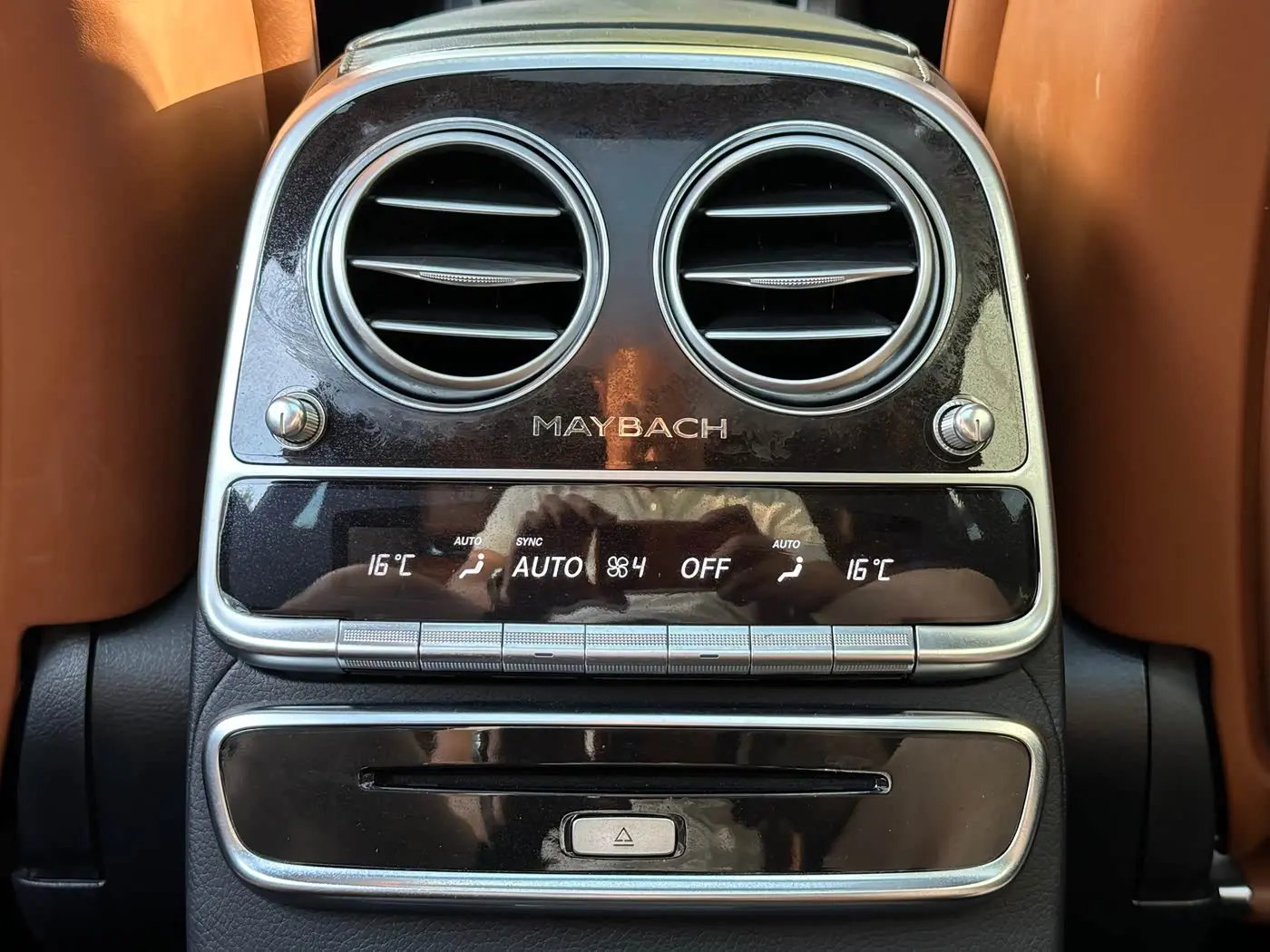 Mercedes-Benz Maybach S-Class 2020 — Photo 8/16