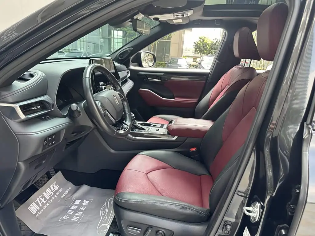 Toyota Crown Kluger 2023 — Photo 11/14