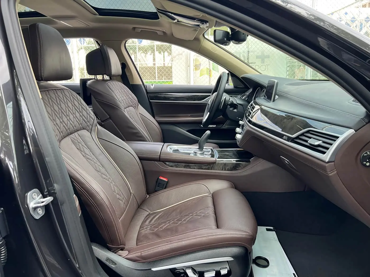 BMW 7 Series 2017 — Photo 12/20