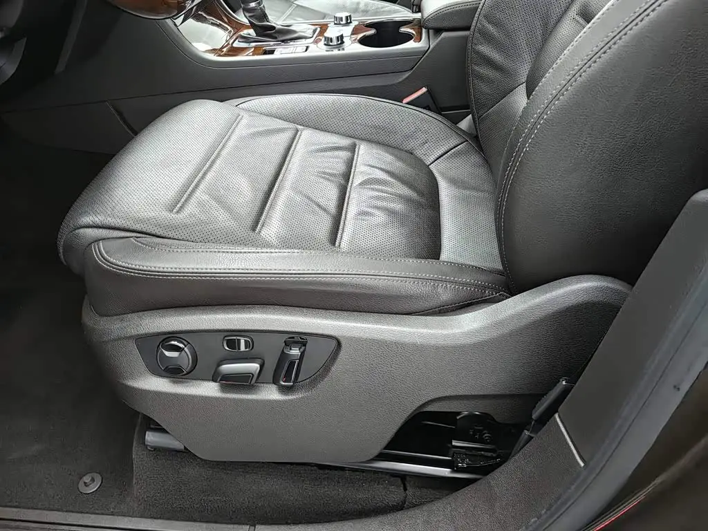 Volkswagen Touareg 2015 — Şəkil 20/20