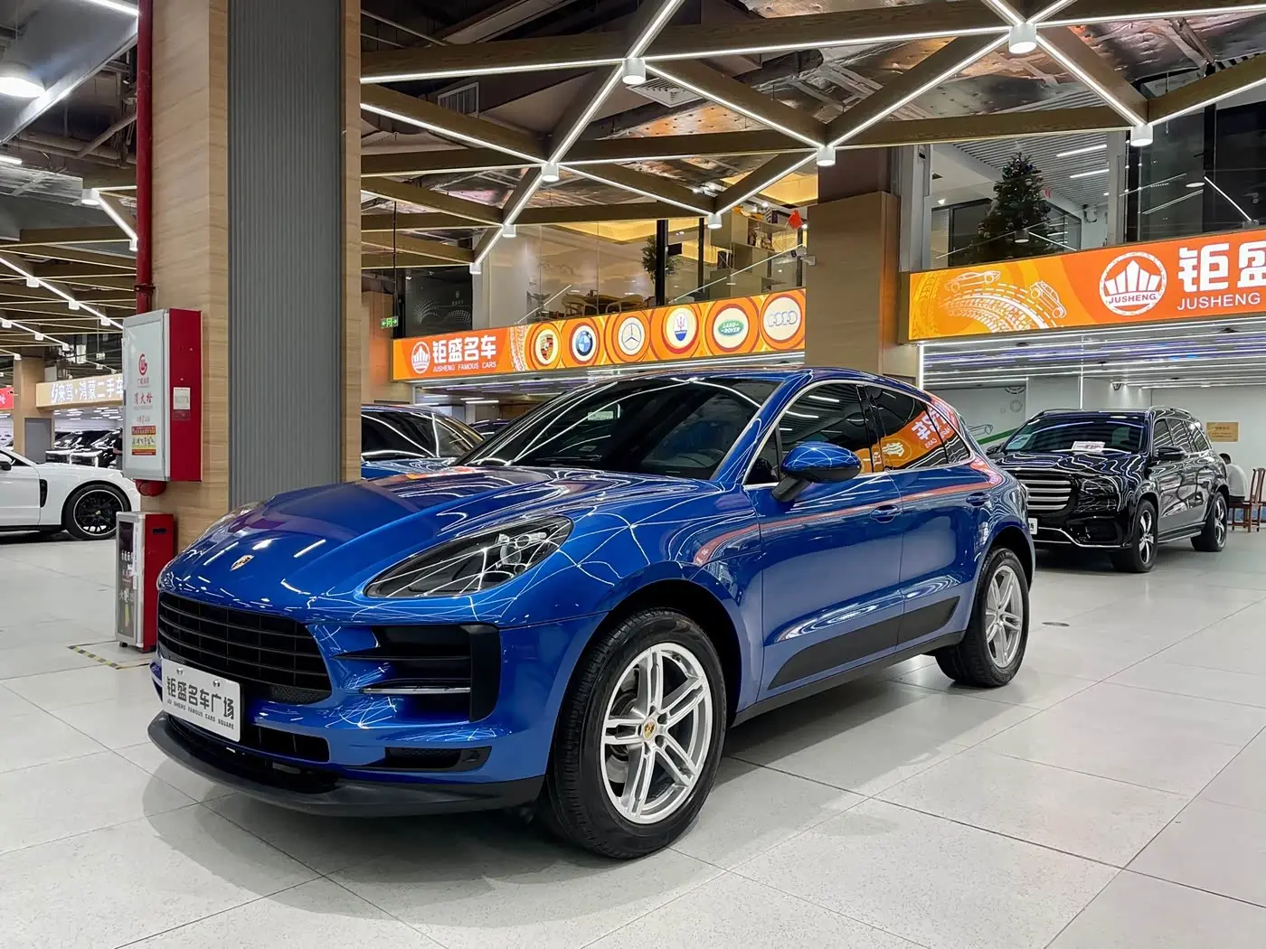 Porsche Macan 2019 — Photo 1/16