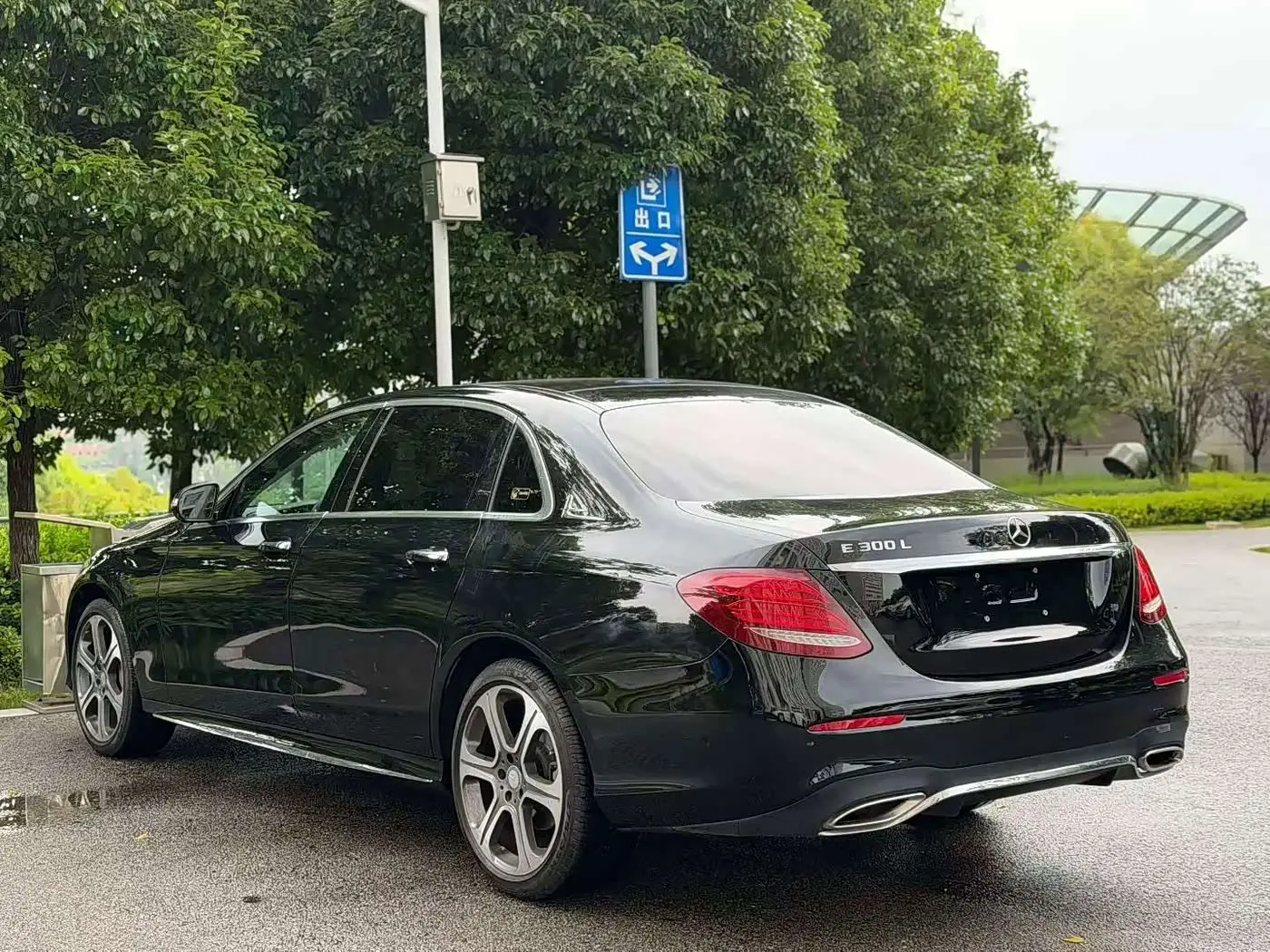 Mercedes-Benz E-Class 2017 — Photo 9/9