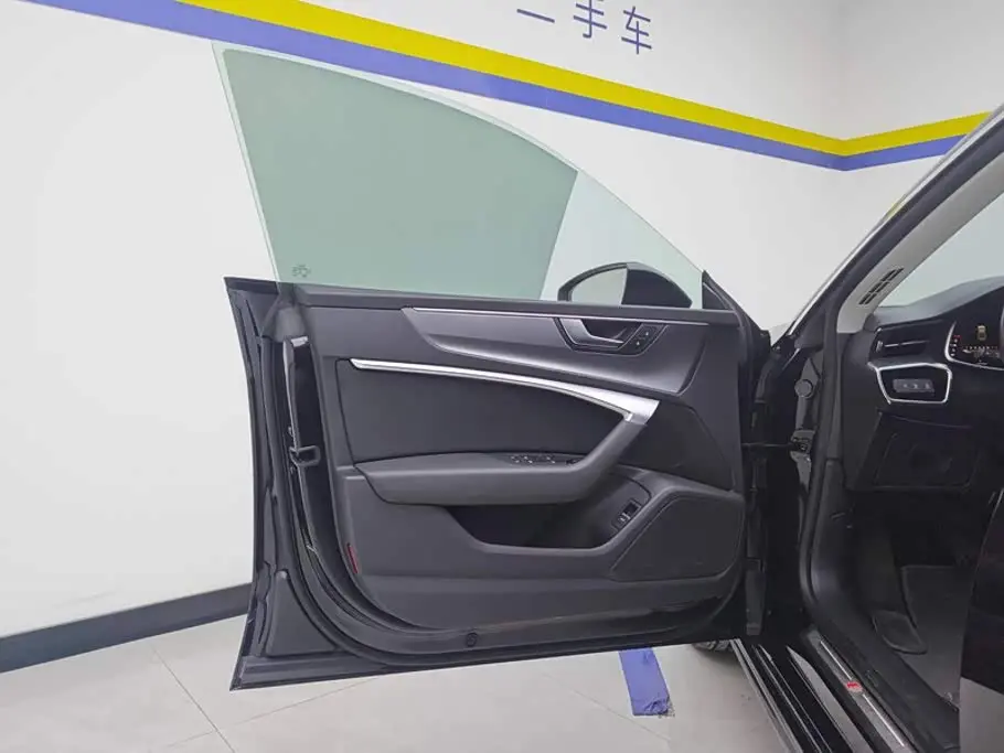Audi A7L 2024 — Photo 7/16