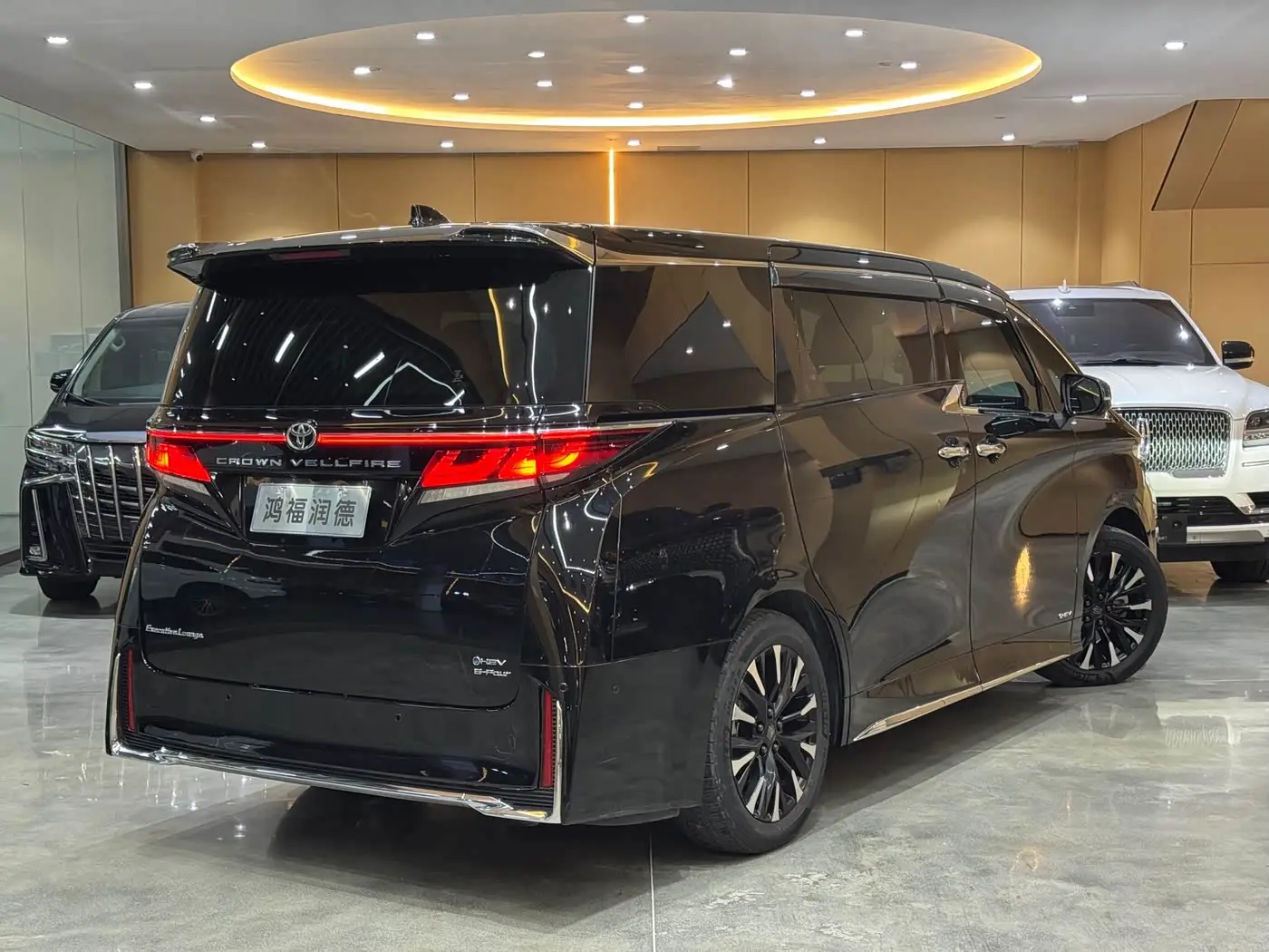 Toyota Vellfire 2023 — Фото 10/11