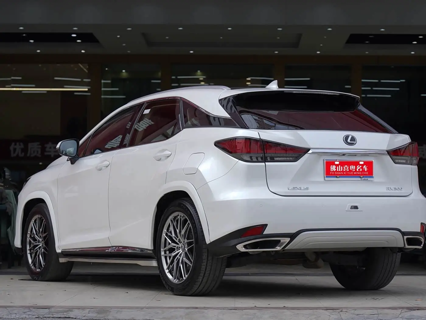 Lexus RX 2019 — Photo 2/20