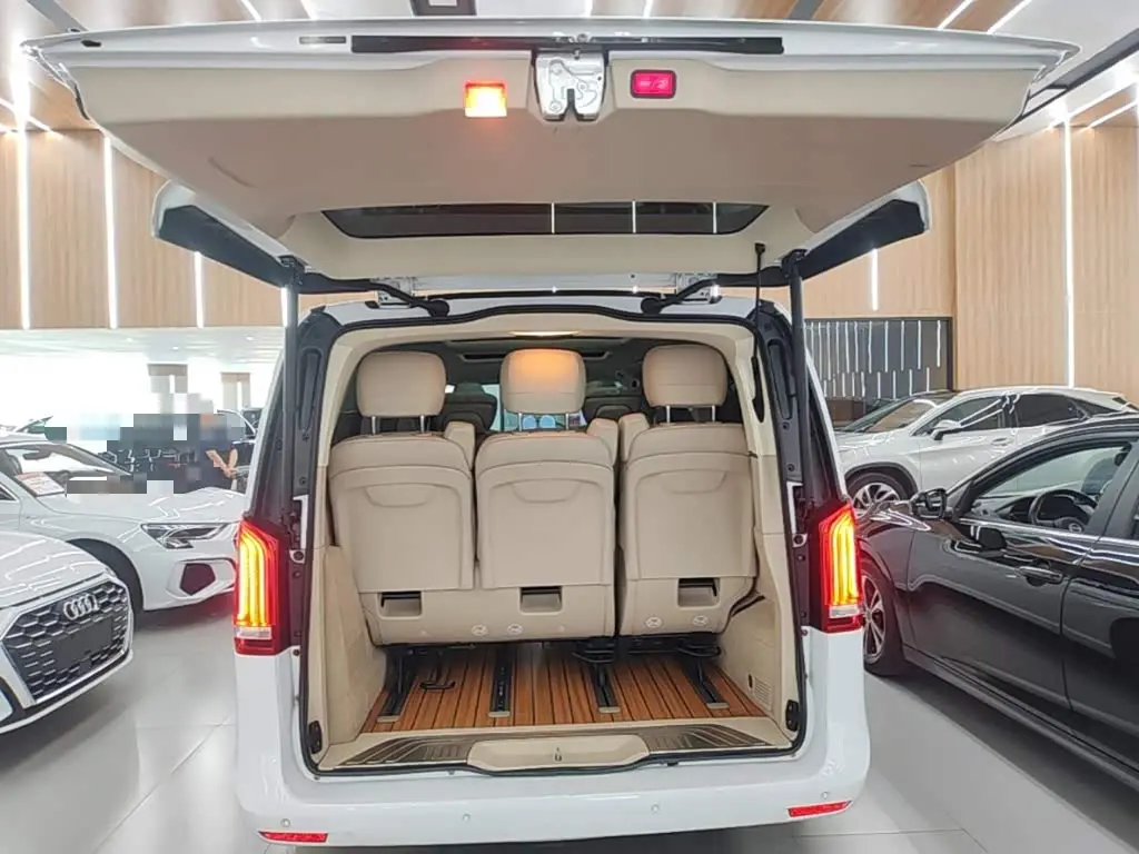 Mercedes-Benz V-Class 2018 — Фото 19/20