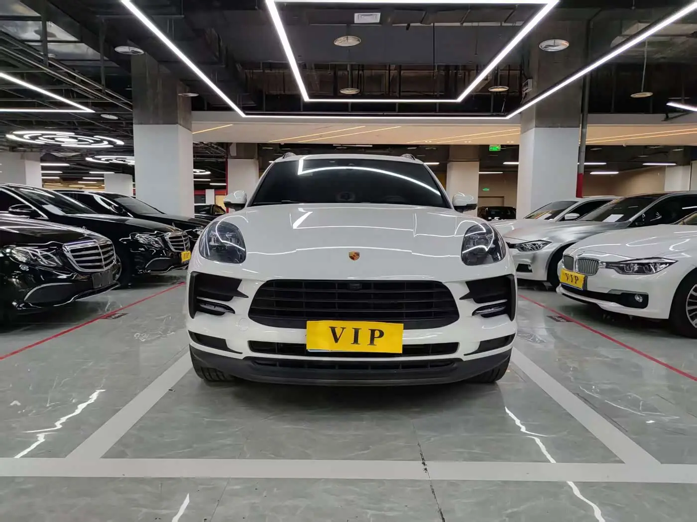 Porsche Macan 2021 — ფოტო 2/17