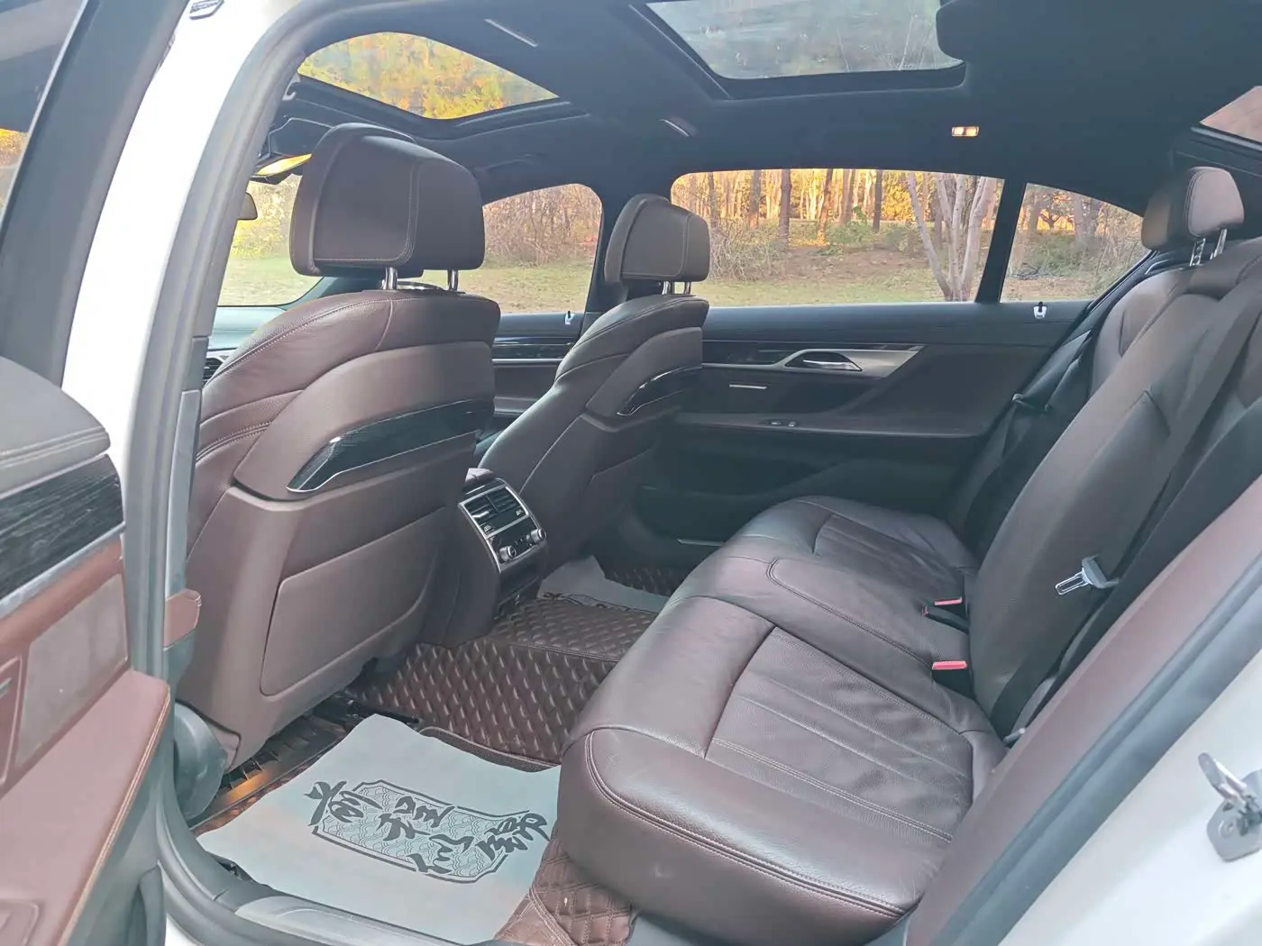 BMW 7 Series 2017 — Фото 13/14