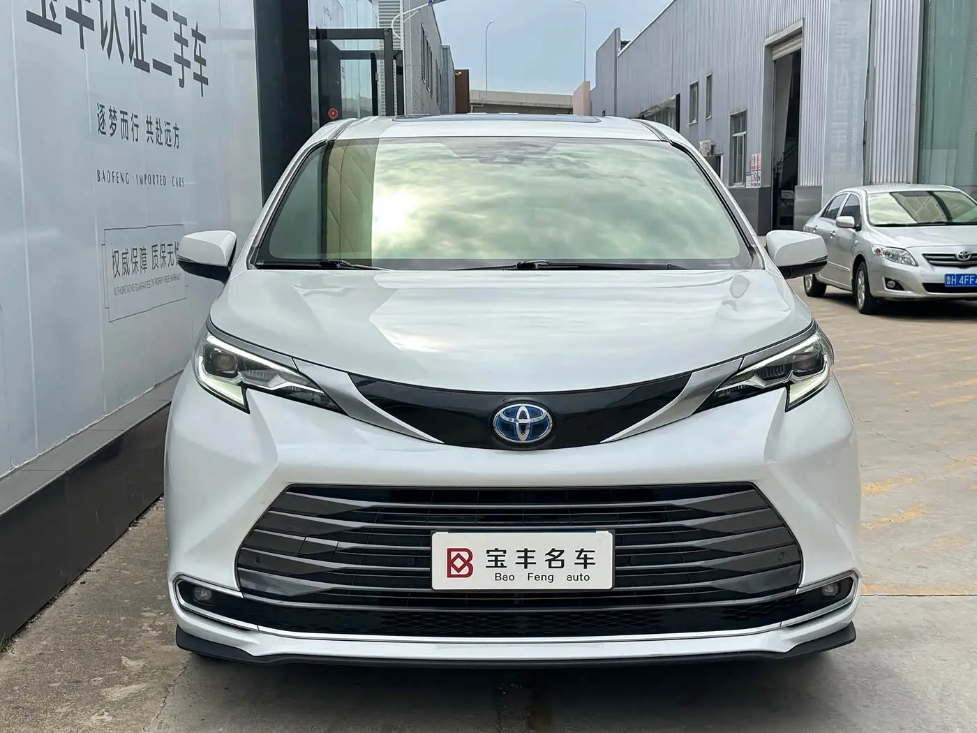 Toyota Sienna 2022 — Photo 2/11