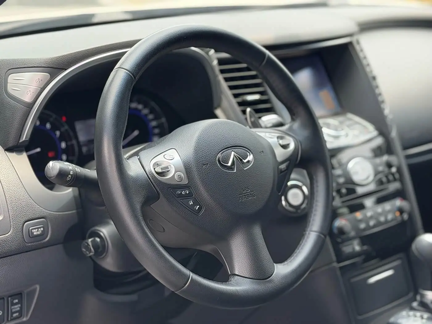 Infiniti QX70 2017 — Şəkil 4/10