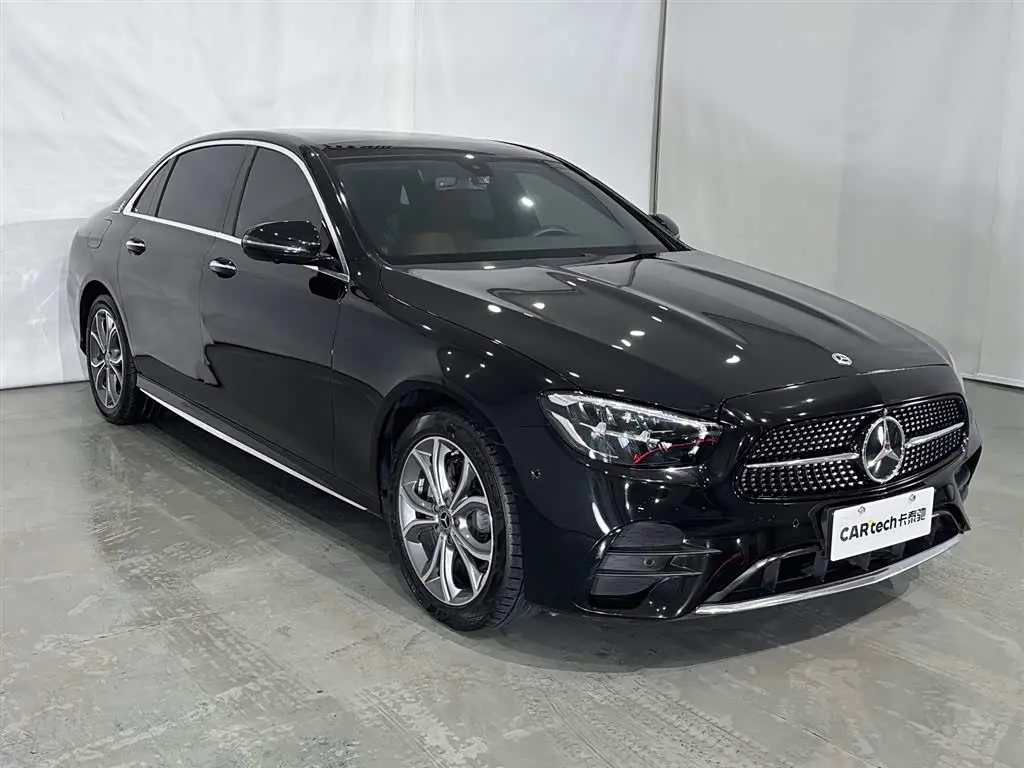 Mercedes-Benz E-Class 2023 — Photo 4/20
