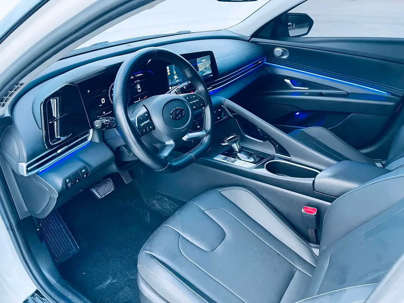 Hyundai Elantra 2022 — Photo 7/11