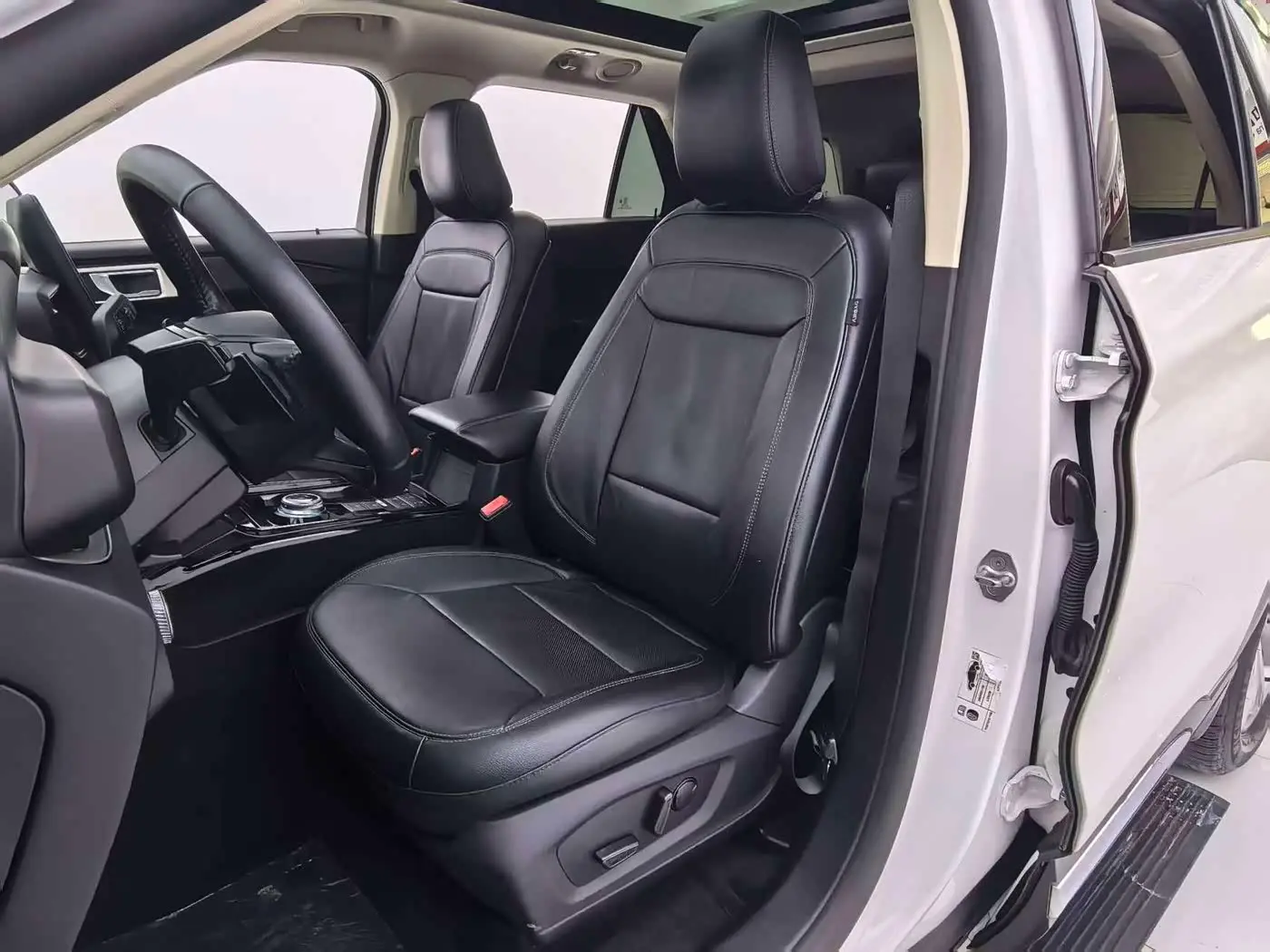 Ford Explorer 2021 — Фото 20/20