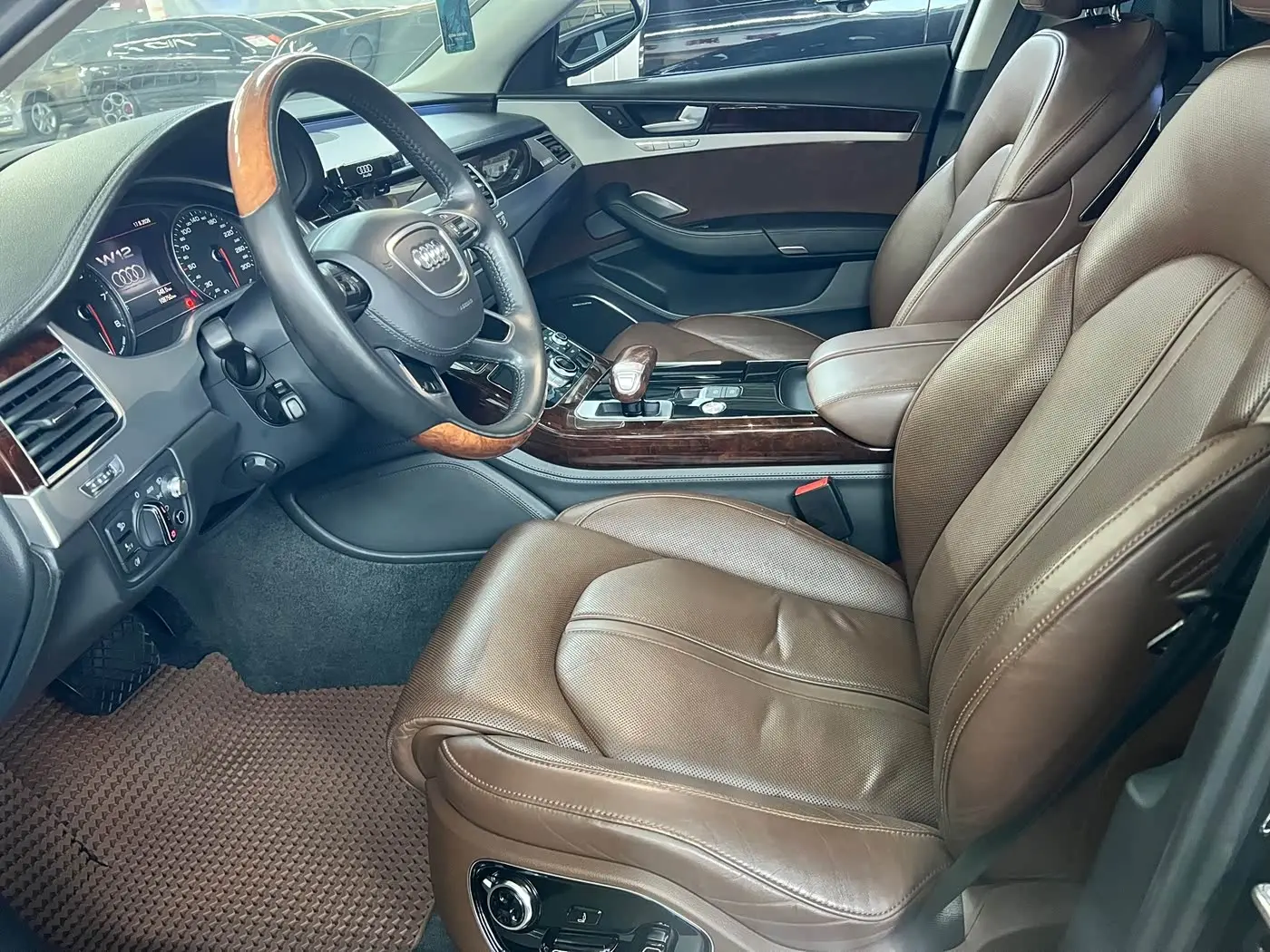 Audi A8 2013 — Şəkil 6/9