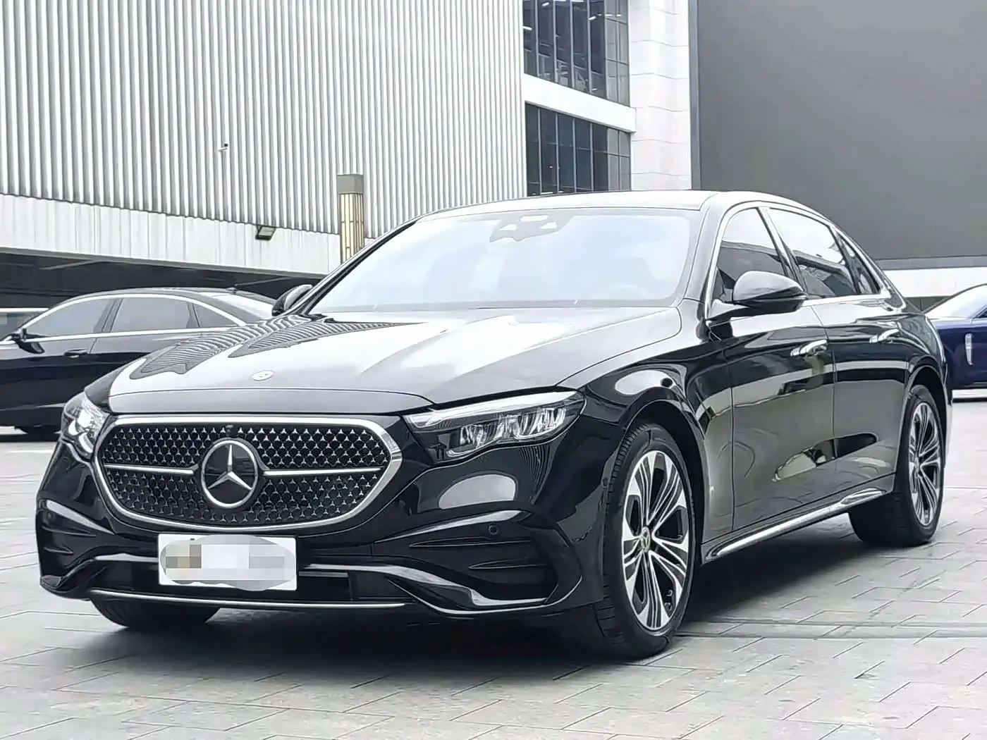 Mercedes-Benz E-Class 2023 — Photo 1/11