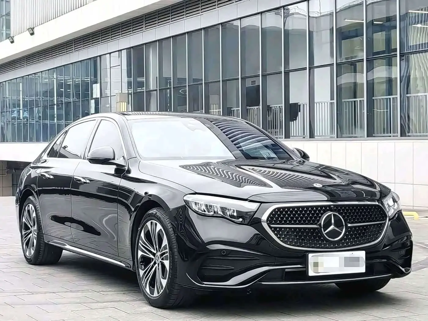 Mercedes-Benz E-Class 2023 — Photo 3/11