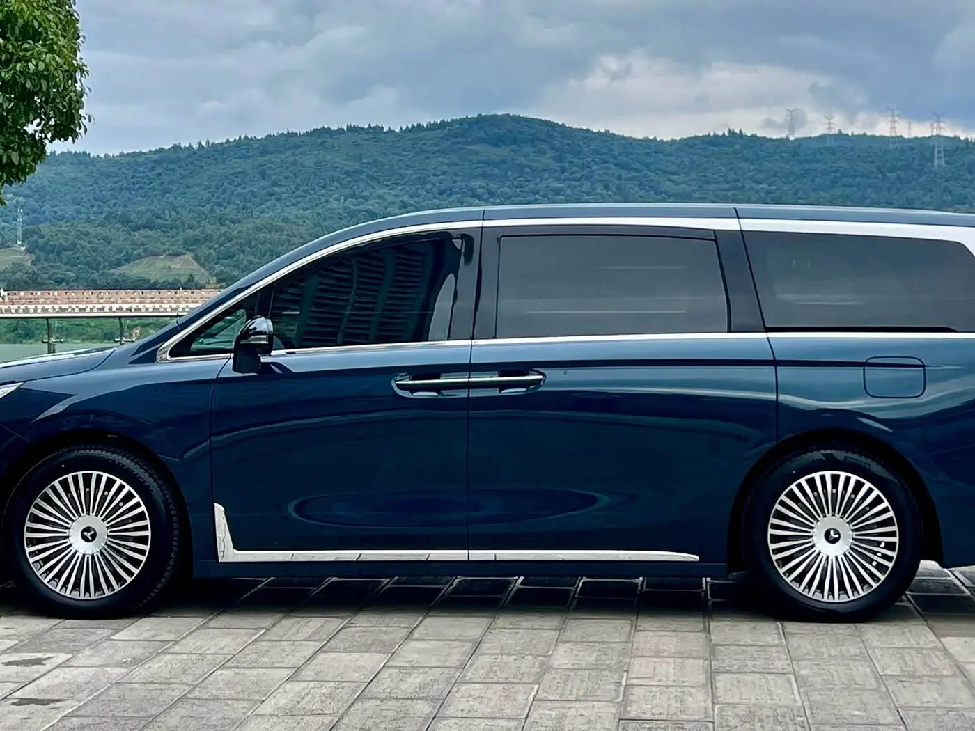 Voyah Auto Voyah Dreamer 2025 — Photo 5/17