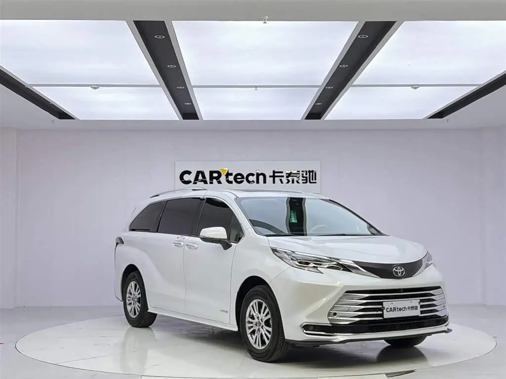 Toyota Sienna 2023 — Photo 7/20