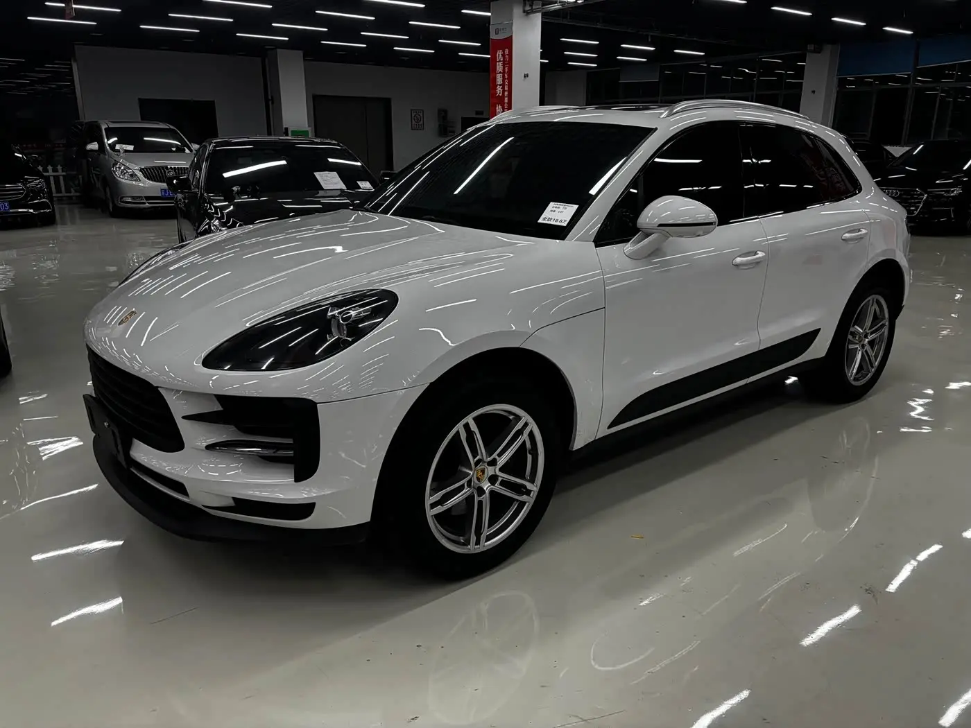 Porsche Macan 2020 — Photo 2/9