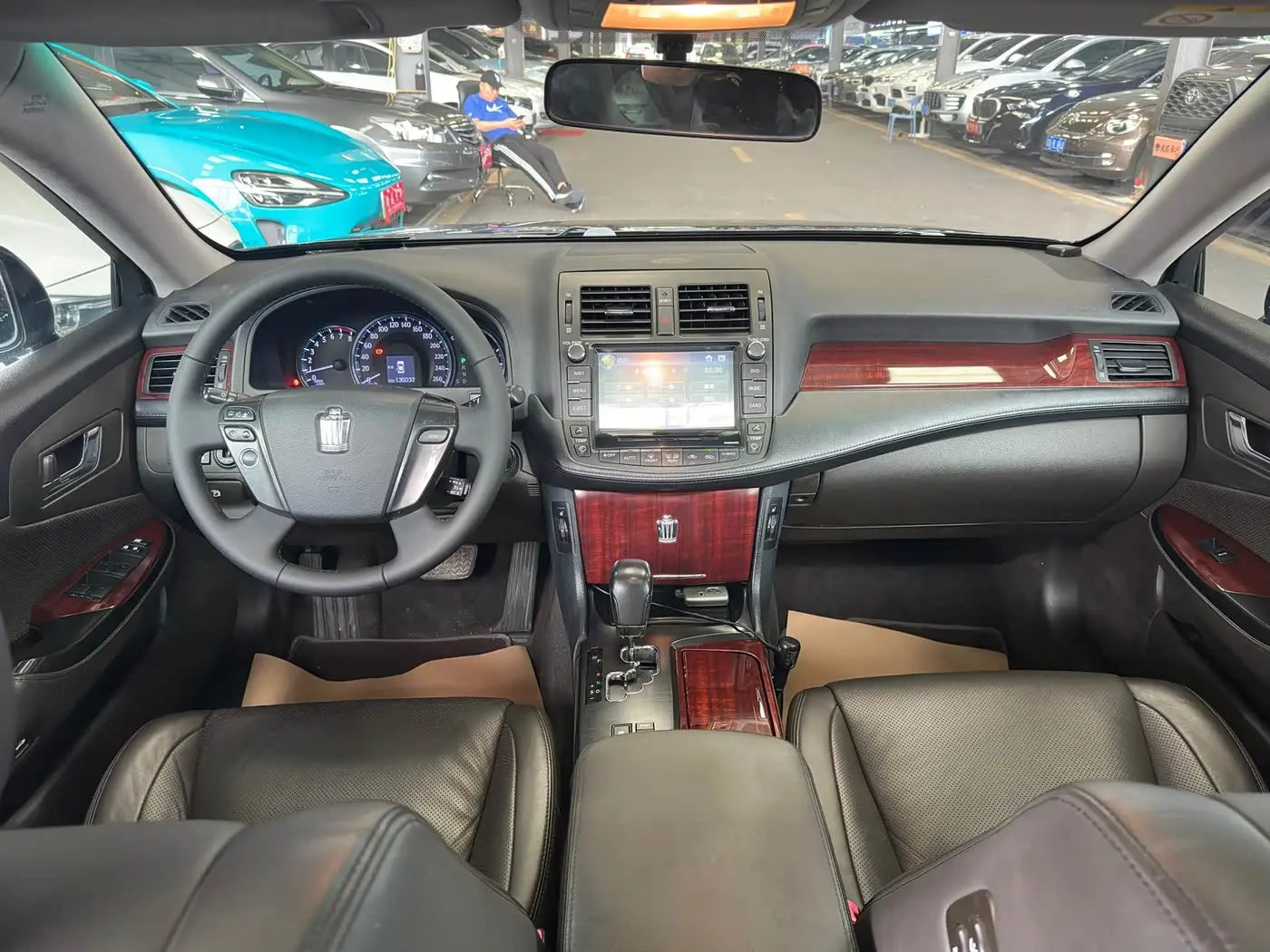 Toyota Crown 2012 — Şəkil 12/18