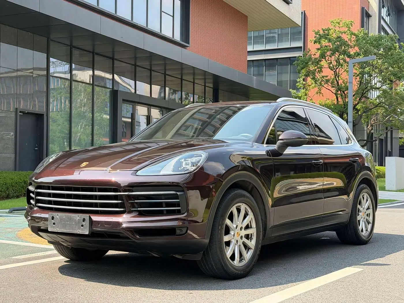 Porsche Cayenne 2019 — Photo 1/18