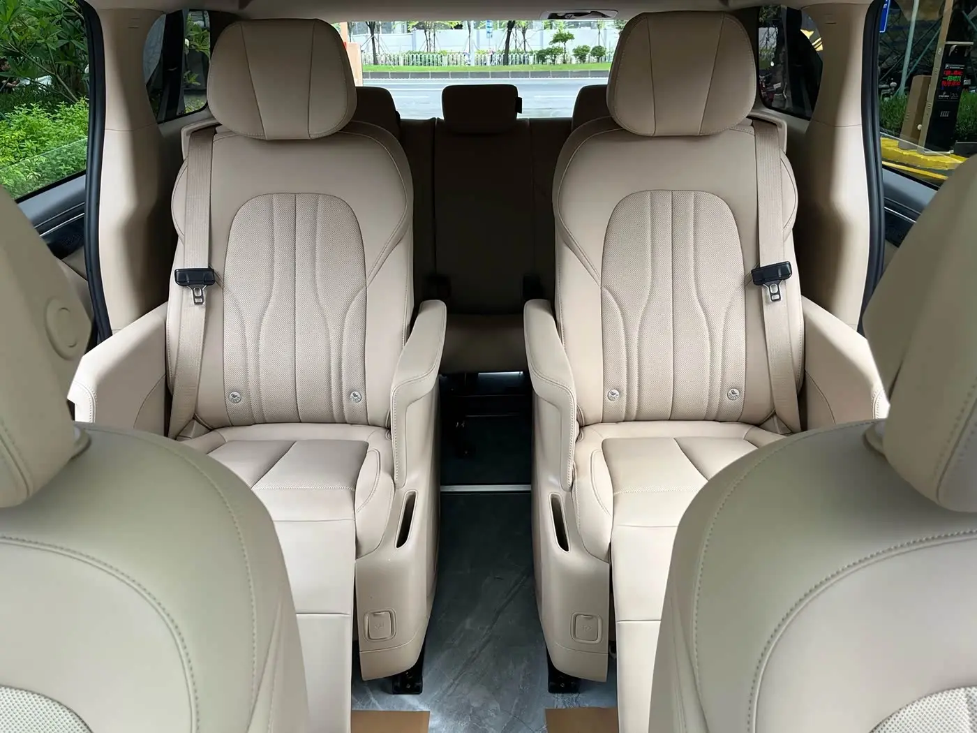 Buick GL8 New Energy 2025 — Photo 12/20