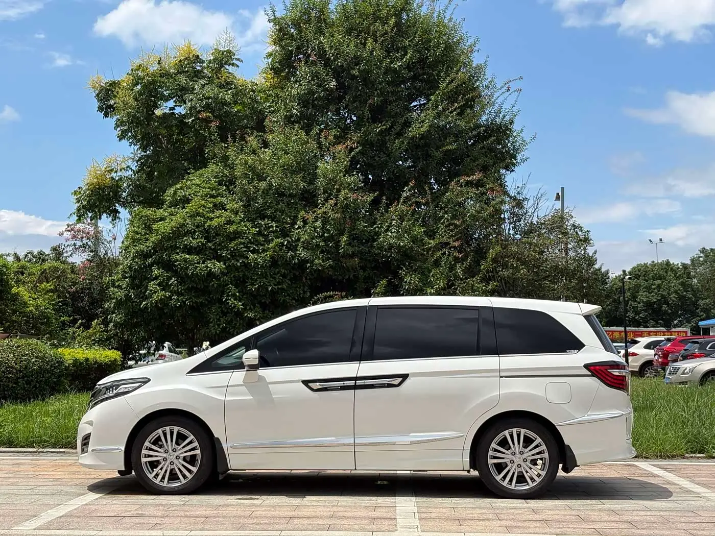 Honda Elysion 2018 — Photo 9/11