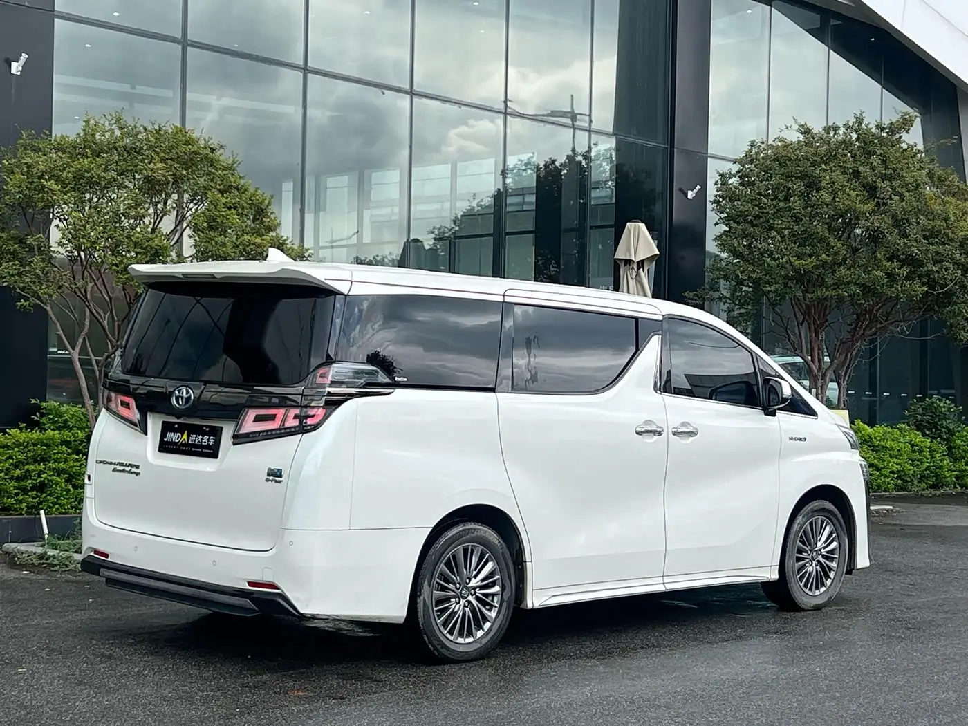 Toyota Vellfire 2023 — Photo 10/10