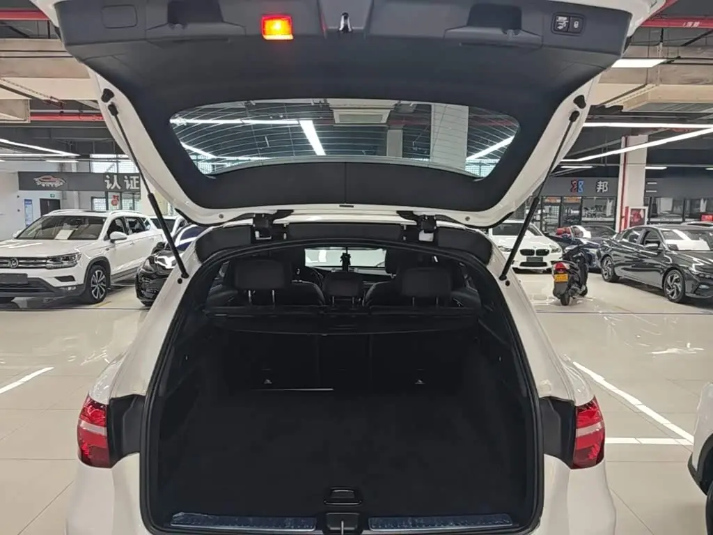Mercedes-Benz GLC 2018 — Фото 19/20