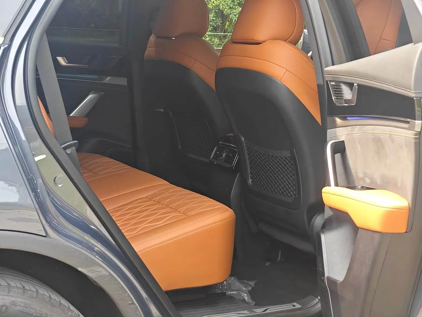 BYD Tang New Energy 2023 — Şəkil 10/16