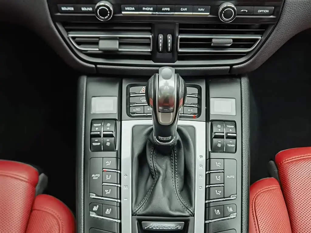 Porsche Macan 2021 — Photo 13/20