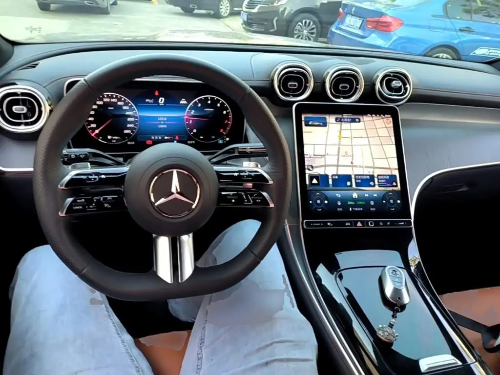 Mercedes-Benz GLC 2025 — Photo 10/20