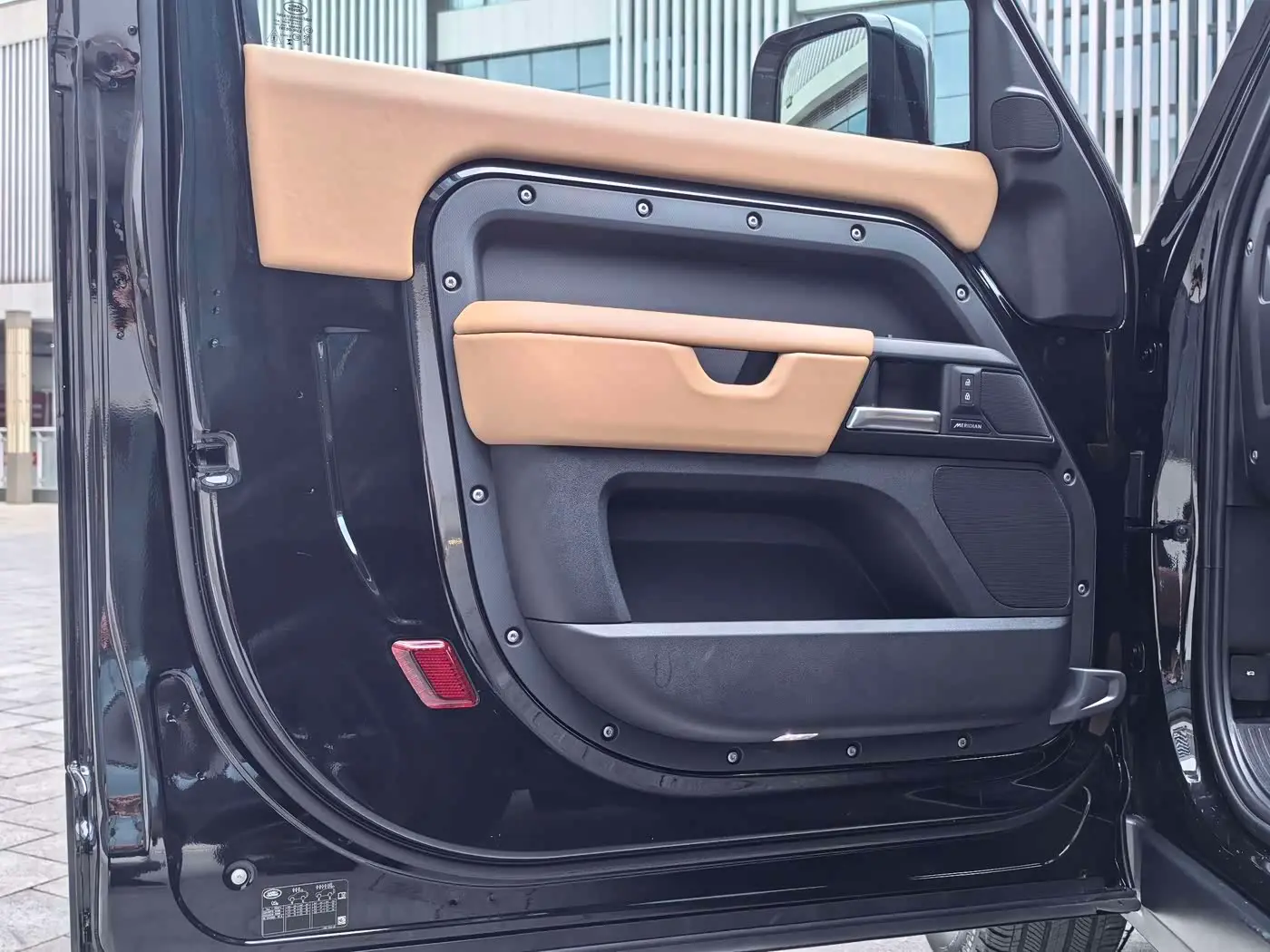 Land Rover Defender 2025 — Photo 4/19