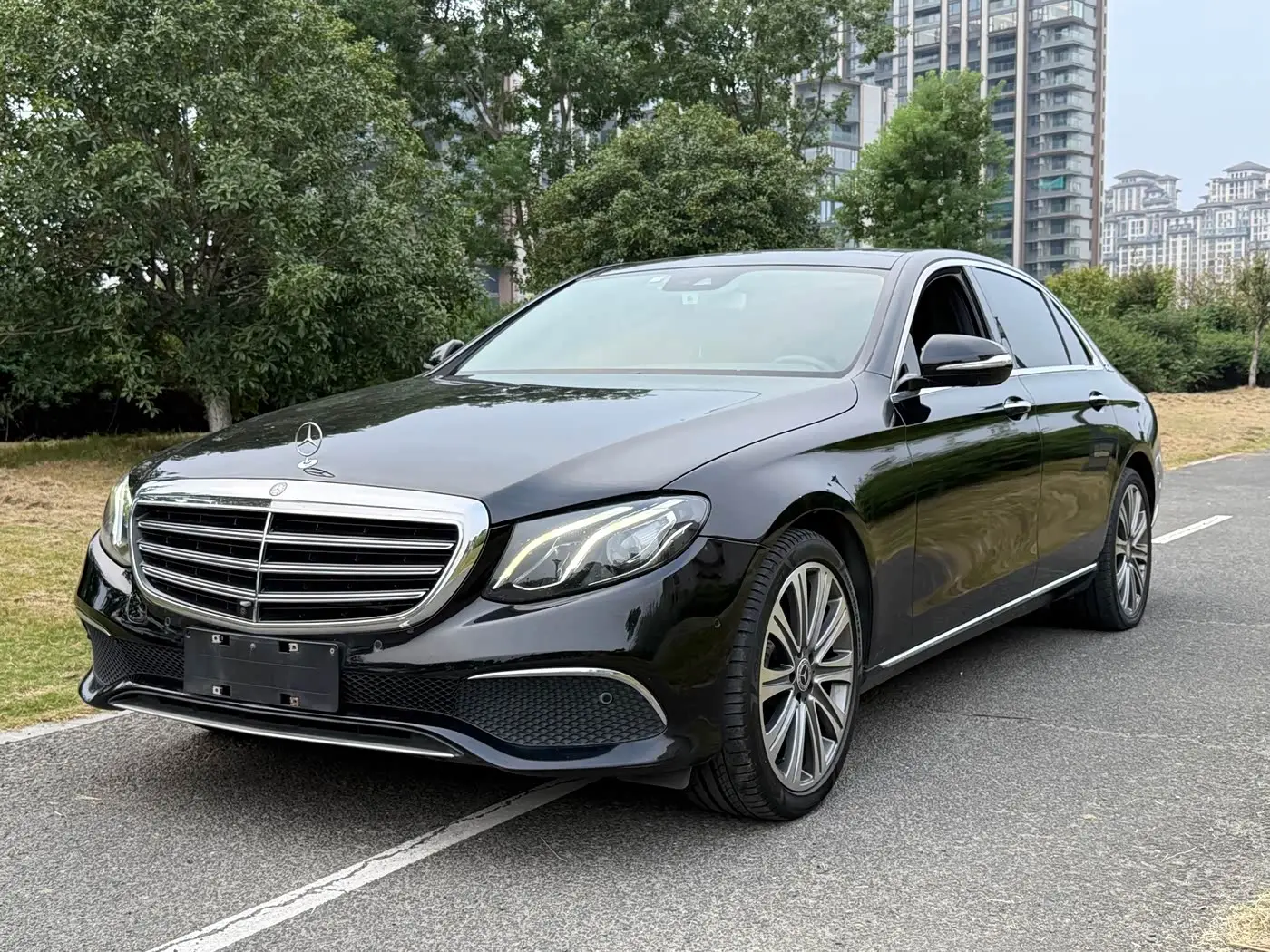 Mercedes-Benz E-Class 2016 — Фото 1/9