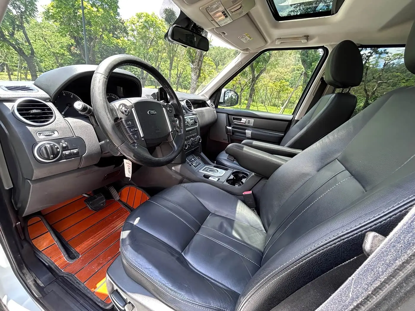 Land Rover Discovery 2014 — Photo 4/9