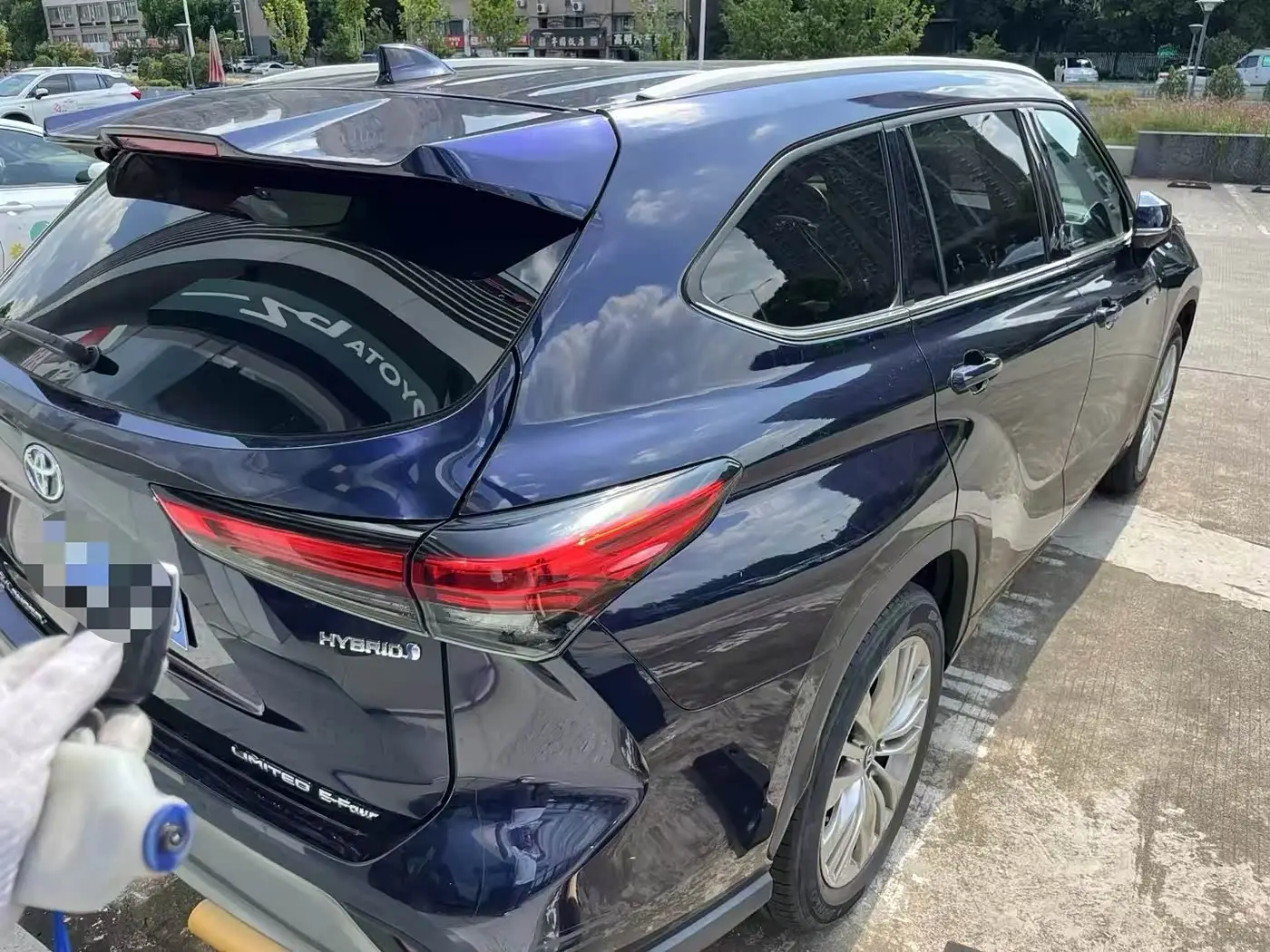 Toyota Highlander 2021 — Photo 2/8