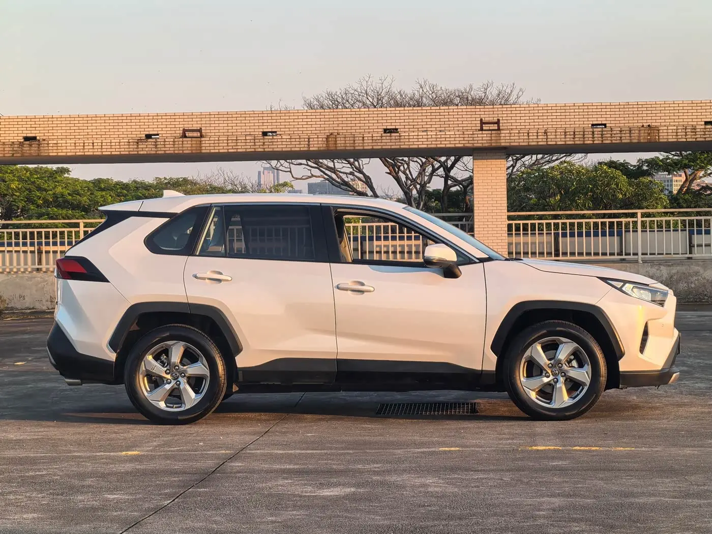 Toyota RAV4 Rongfang 2023 — Фото 4/16