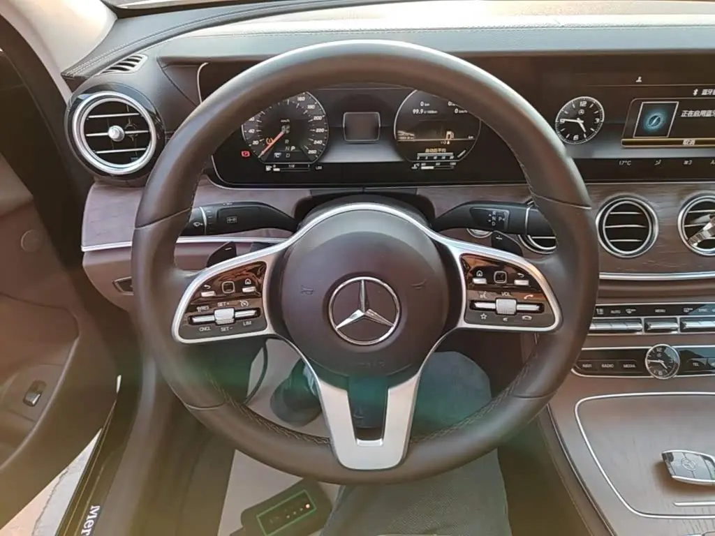 Mercedes-Benz E-Class 2020 — Фото 11/20