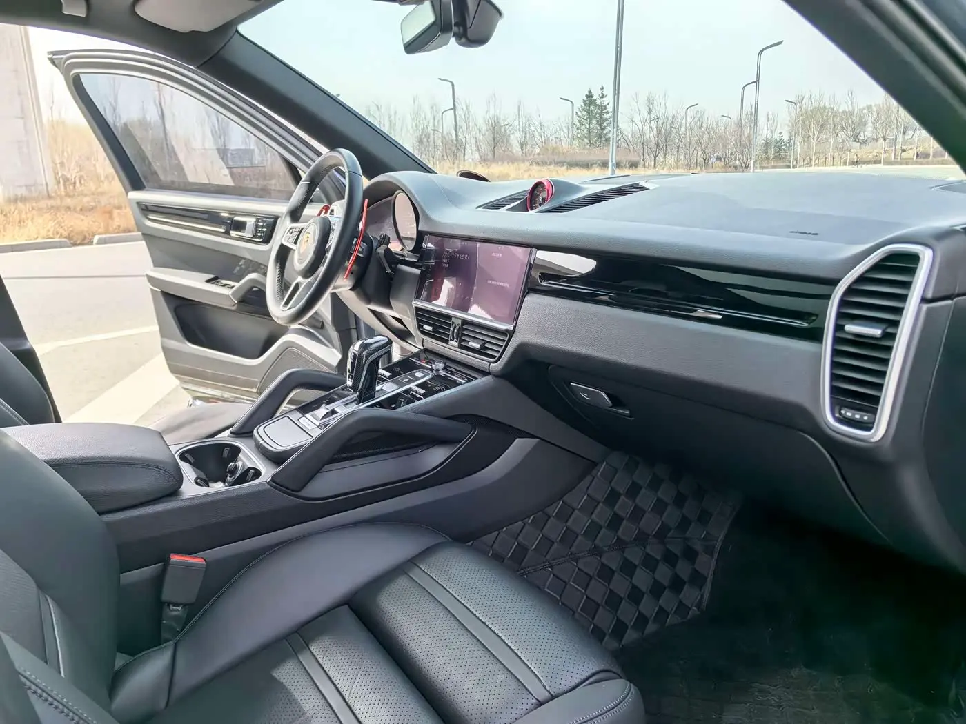Porsche Cayenne 2018 — Фото 15/19