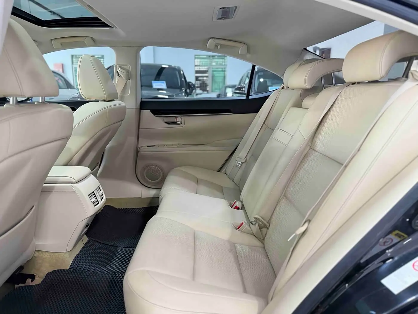 Lexus ES 2015 — Photo 6/9